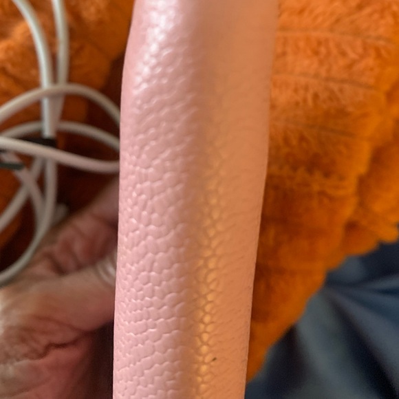 Pre owned light pink  Chanel zip wallet.  Great condition - Picture 7 of 11